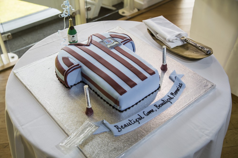 The cake - a retro shirt from the 1957 Cup Final game.